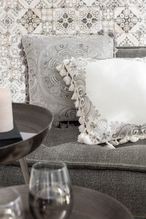 Samtkissen Marokko grau mit Folkloremuster und Quasten, 45x45cm