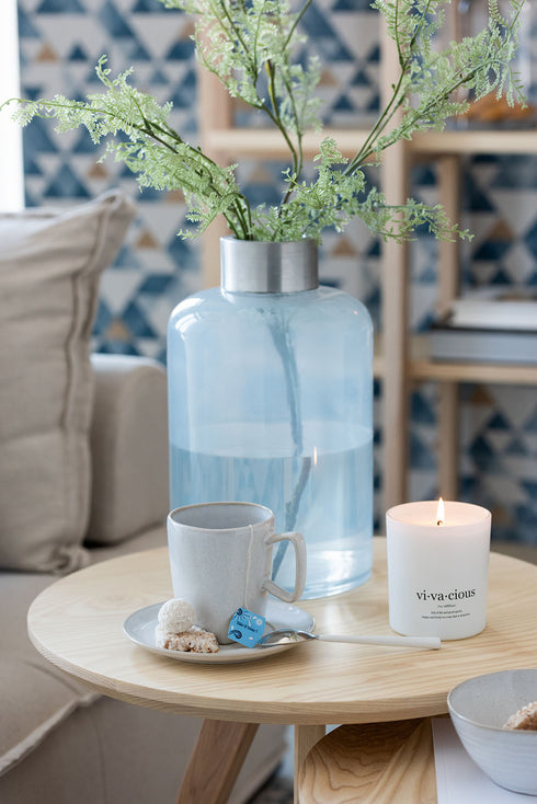 Edle Duftkerze "Full of life" weiß, Duft Mimosa Rose, in Holzgeschenkbox, natur