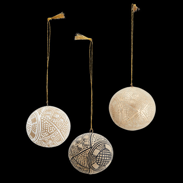 Madam Stolz Boho Dekokugel, Dekoanhänger handbemalt, verschiedene Farben