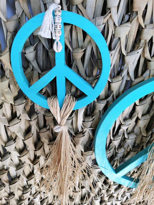 Boho Wanddeko PEACE aus Holz klein, handmade, natur-türkis, MAKE LOVE NOT WAR