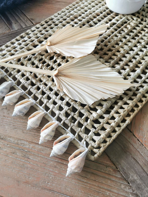 Tischdeko aus Palmblättern mit Muschelborte, Tischuntersetzer Boho, Platzdeckchen, natur