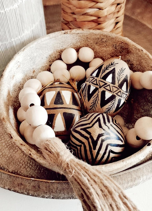 Madam Stoltz, Boho Dekohänger Ethno, Pappmache Eier 3er-Set, natur-schwarz-weiß