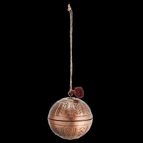 Madam Stoltz Boho Hängekugel Metall Ethno-Muster mit Quaste, kupferfarben