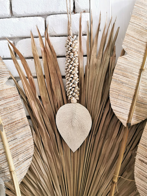 Boho Hängedeko, Kauri Muscheln Makramee Feder, Dekokette Ibiza, beige