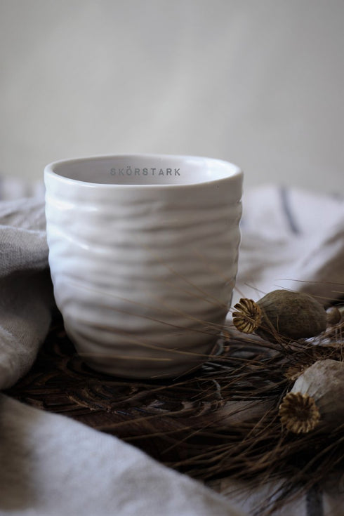 Majas Cottage Skandi Kaffee Becher SKÖRSTARK, Kaffeetasse matt weiß