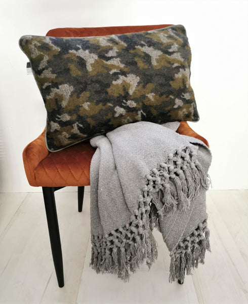 Hochwertiges Dekokissen Wolle, camouflage grün-grau-schwarz, 35x55cm