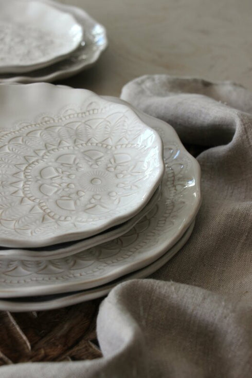 Majas Cottage, Boho Teller Happiness rund, Dinnerplate Mandala Edition 2024, vintage weiß