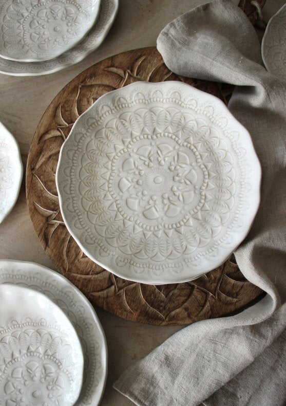 Majas Cottage, Boho Teller Happiness rund, Dinnerplate Mandala Edition 2024, vintage weiß