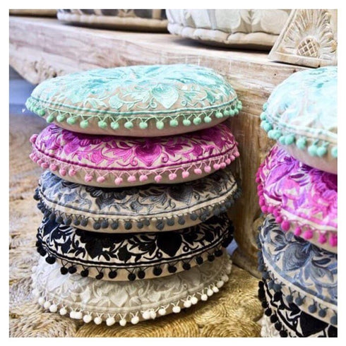 Kokon Polsterkissen mit Bommeln, Sitzkissen, Yogakissen, schwarz