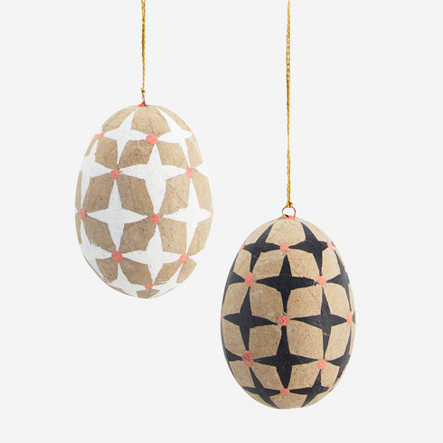 Madam Stoltz, Boho Dekohänger Pappmache Eier 2er-Set, natur-schwarz, natur-weiß