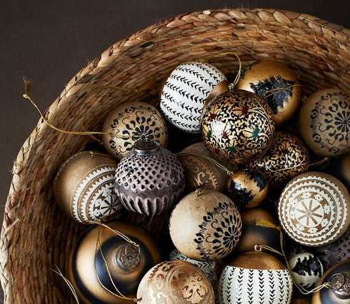 Madame Stolz, Hängedeko, handbemalte Dekokugel Boho, natur-schwarz