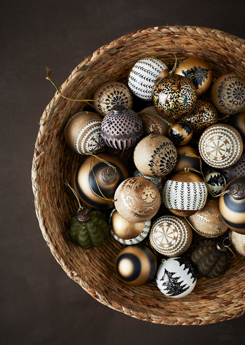 Madame Stolz, Hängedeko, Glaskugel, Weihnachtskugel, silbergrau